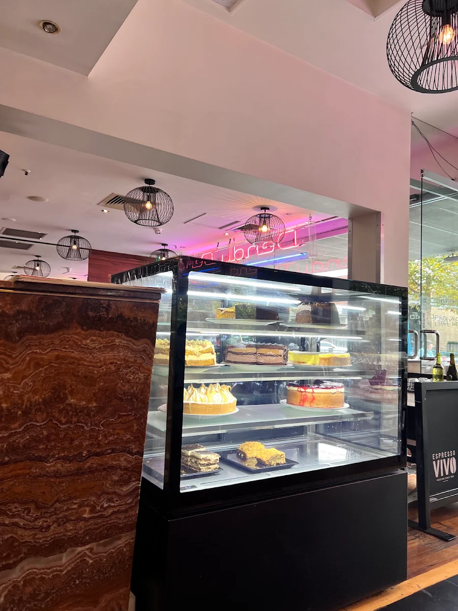 Vibe, Dendy Deli