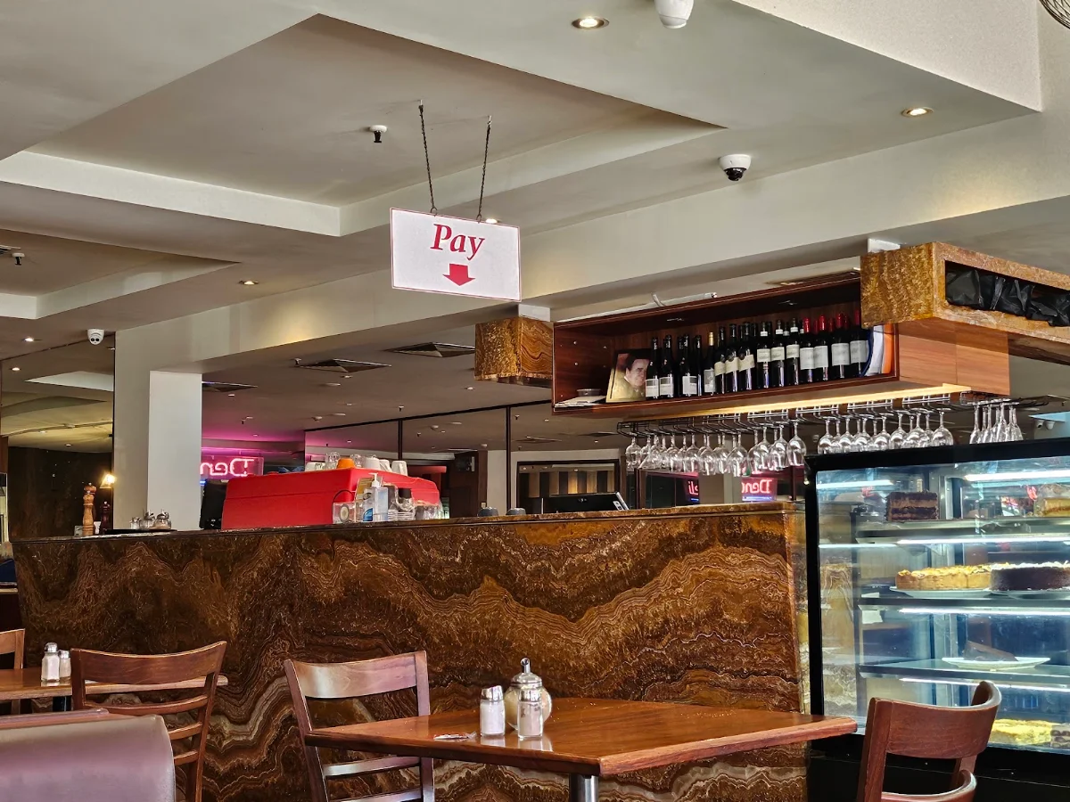 Vibe, Dendy Deli