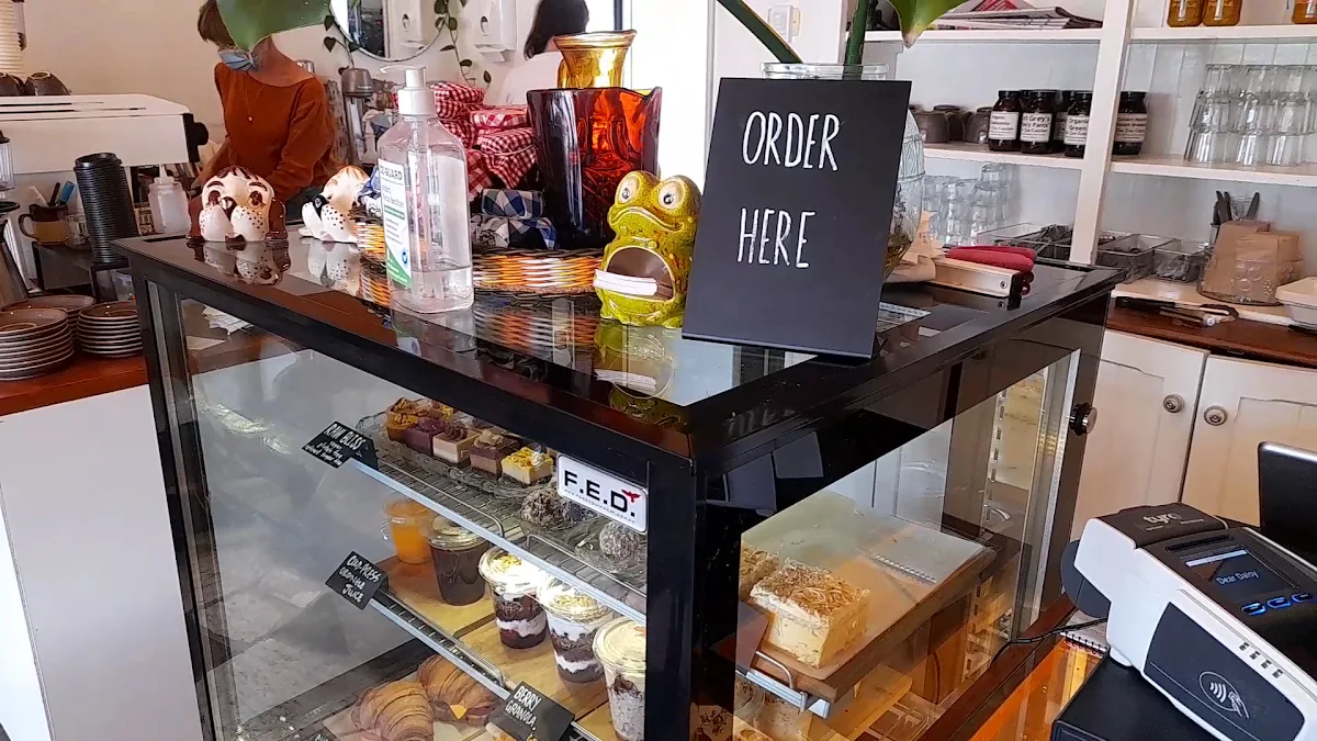 Vibe, Daisy Coffee Shop