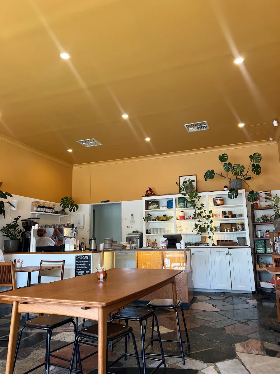 Vibe, Daisy Coffee Shop