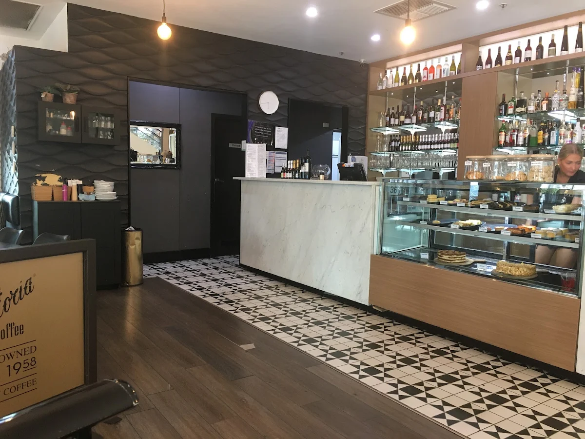 Vibe, Dolci Cafe