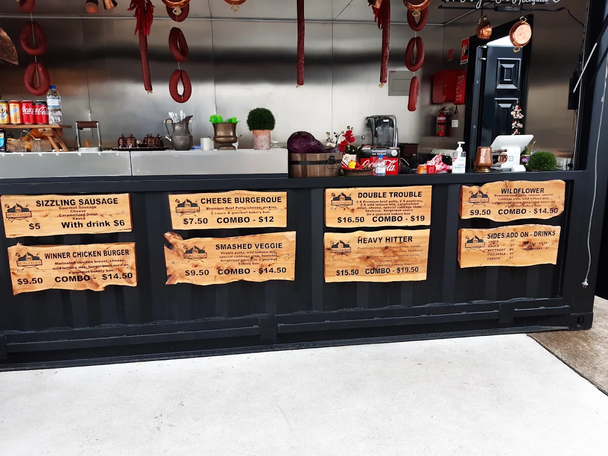 Menu, BurgerQue Minchinbury