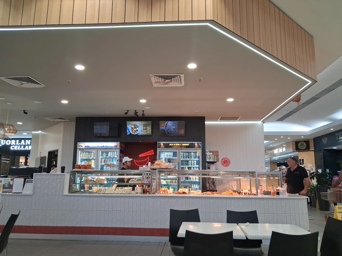 Vibe, Lips Cafe