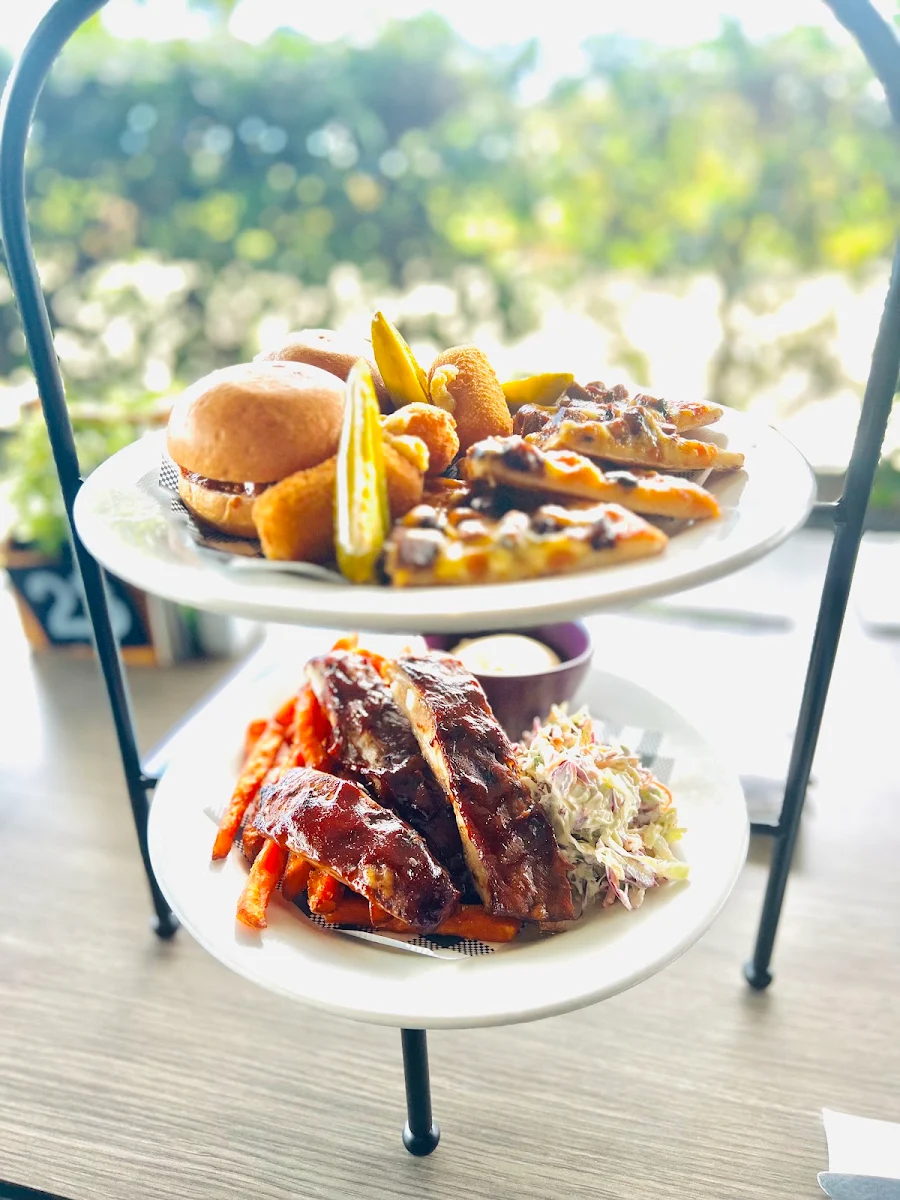 Food & drink, The Creek Tavern