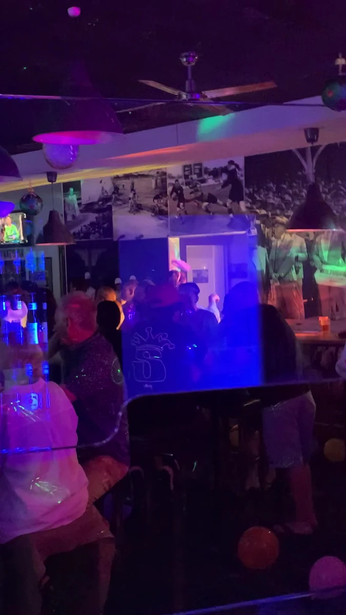 Vibe, The Creek Tavern
