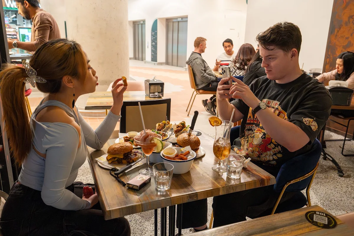 Vibe, Hello Harry The Burger Joint (Castle Hill)