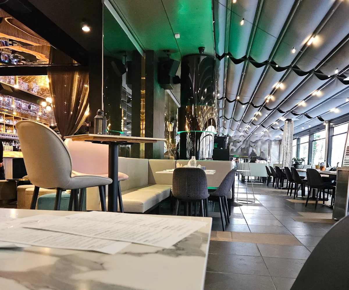Vibe, Left Bank Melbourne Restaurant & Cocktail Bar
