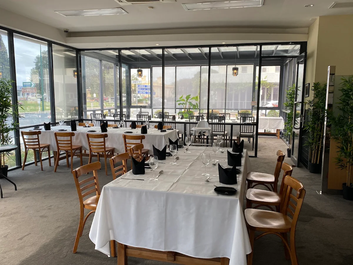 Vibe, Pearl Continental Restaurant