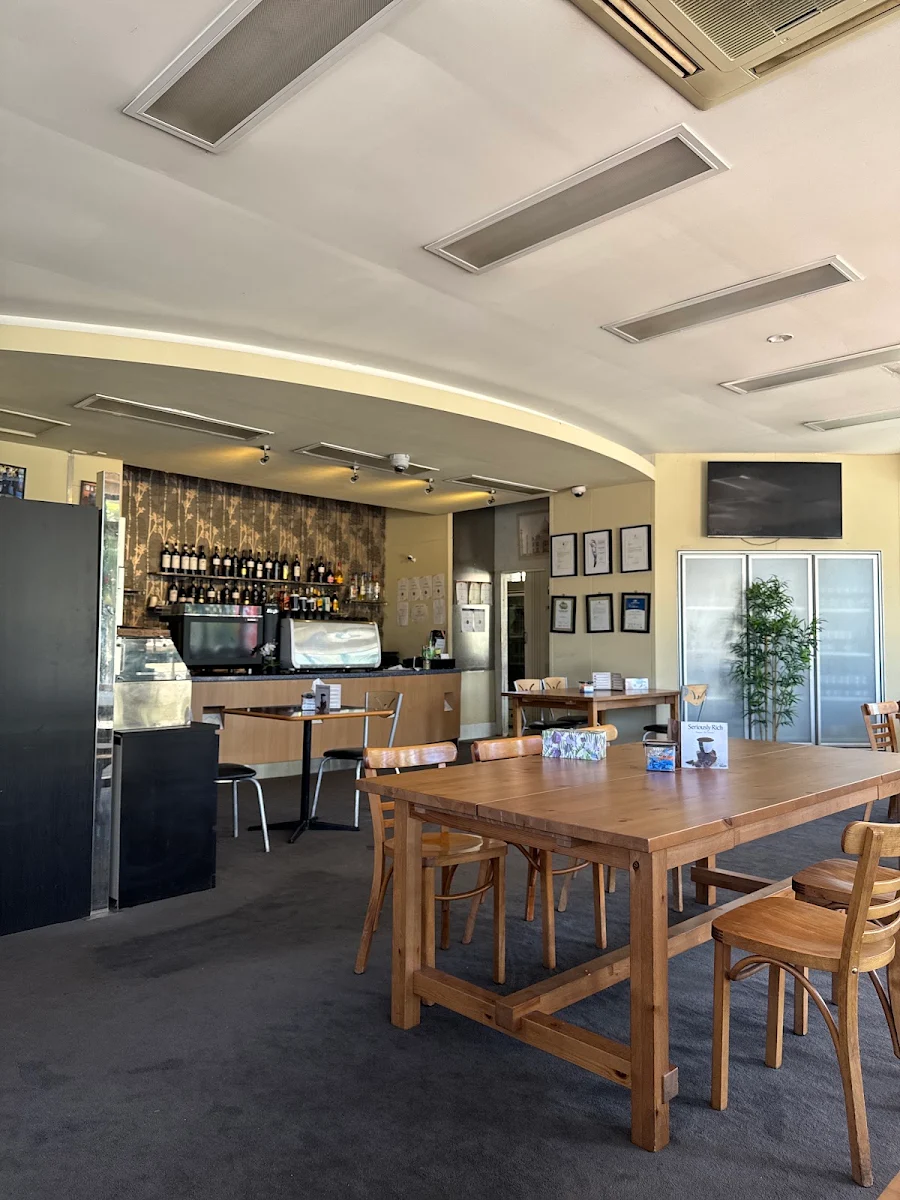 Vibe, Pearl Continental Restaurant