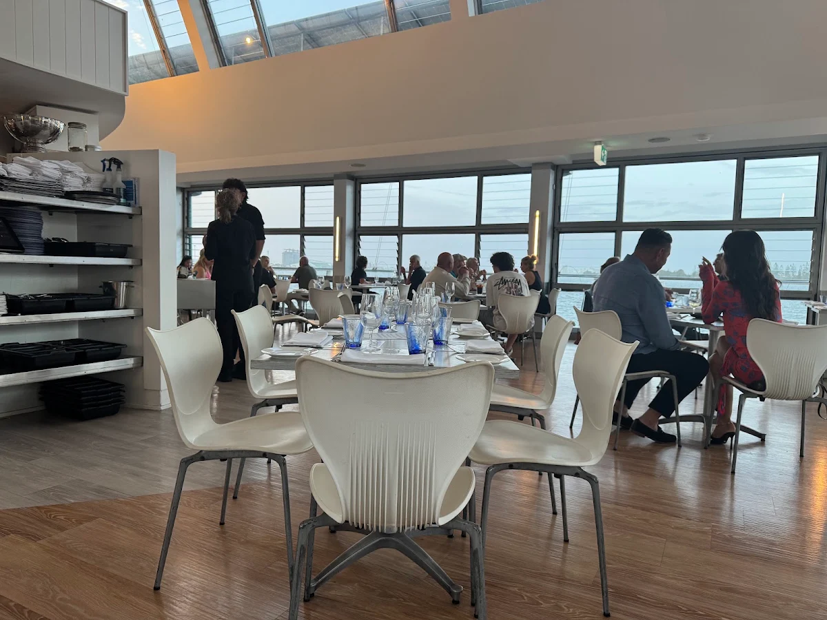 Vibe, Scratchleys on the Wharf