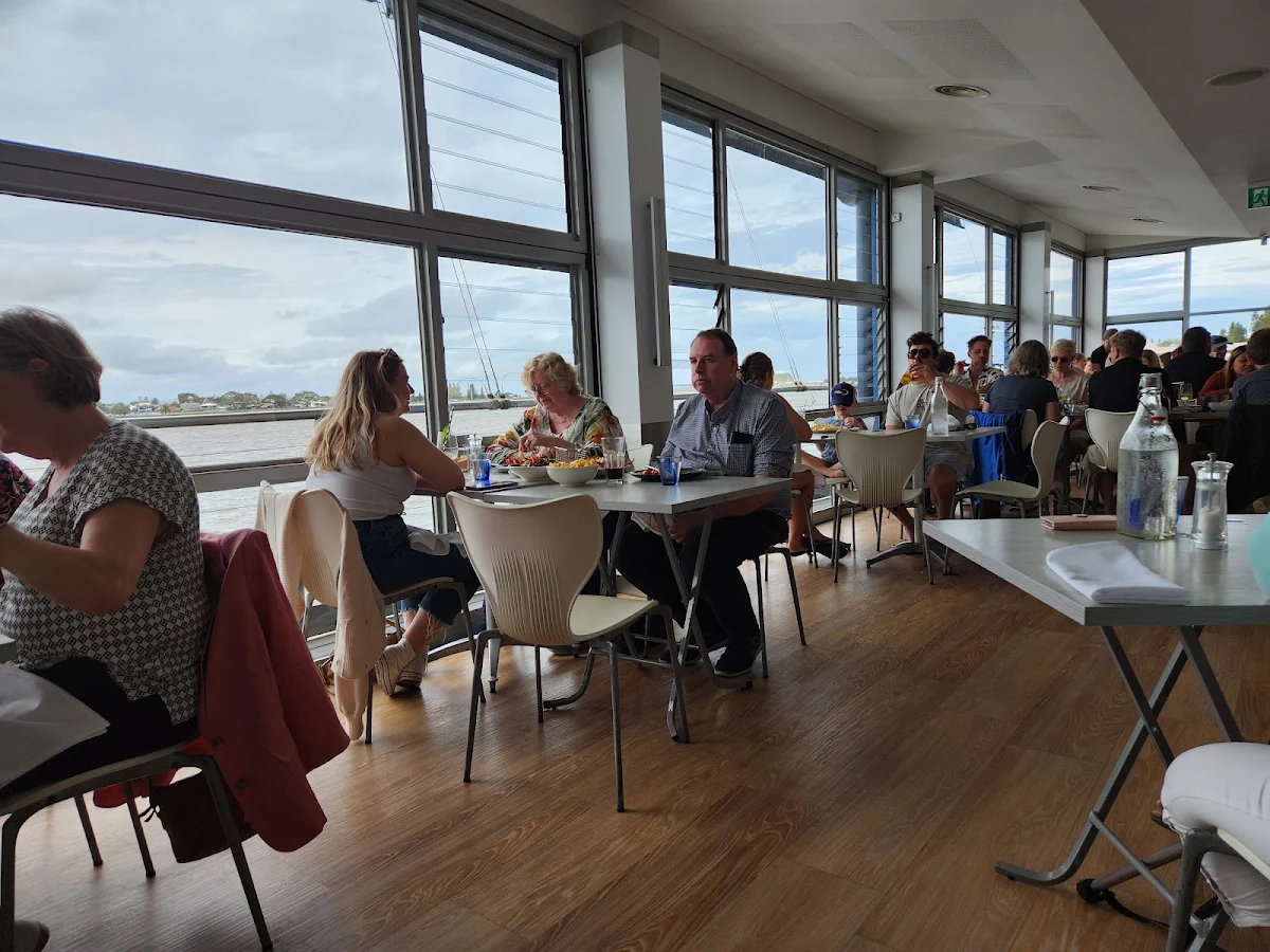 Vibe, Scratchleys on the Wharf