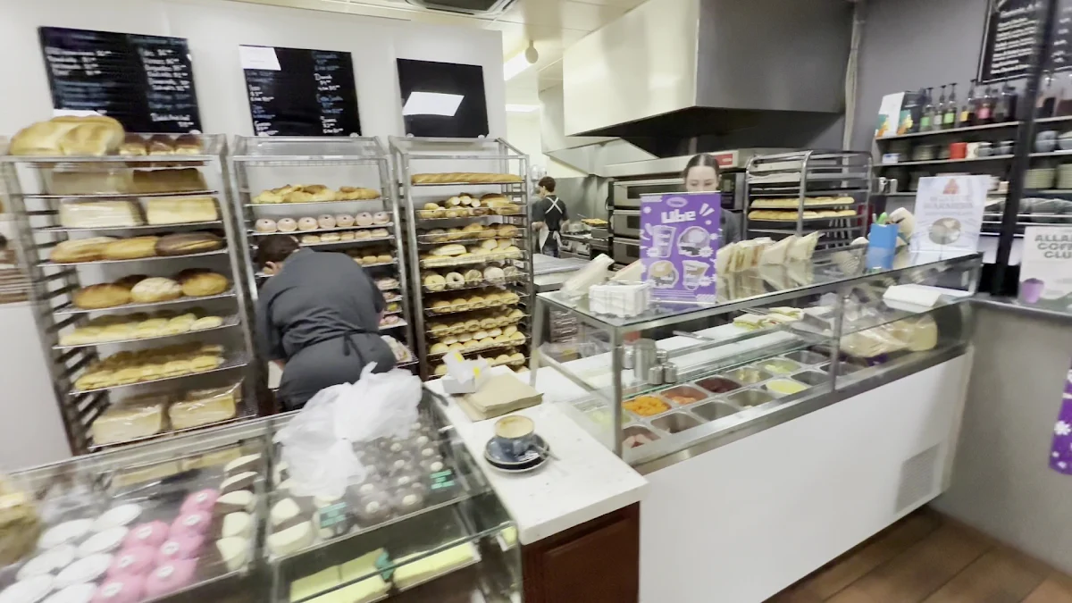Vibe, Allans Bakery & Cakes