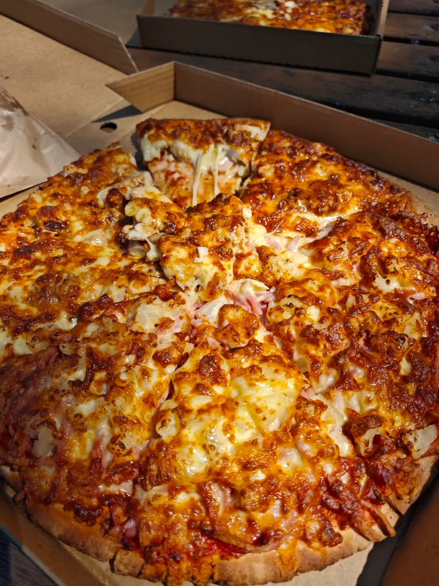 Food & drink, Burnsies Pizza
