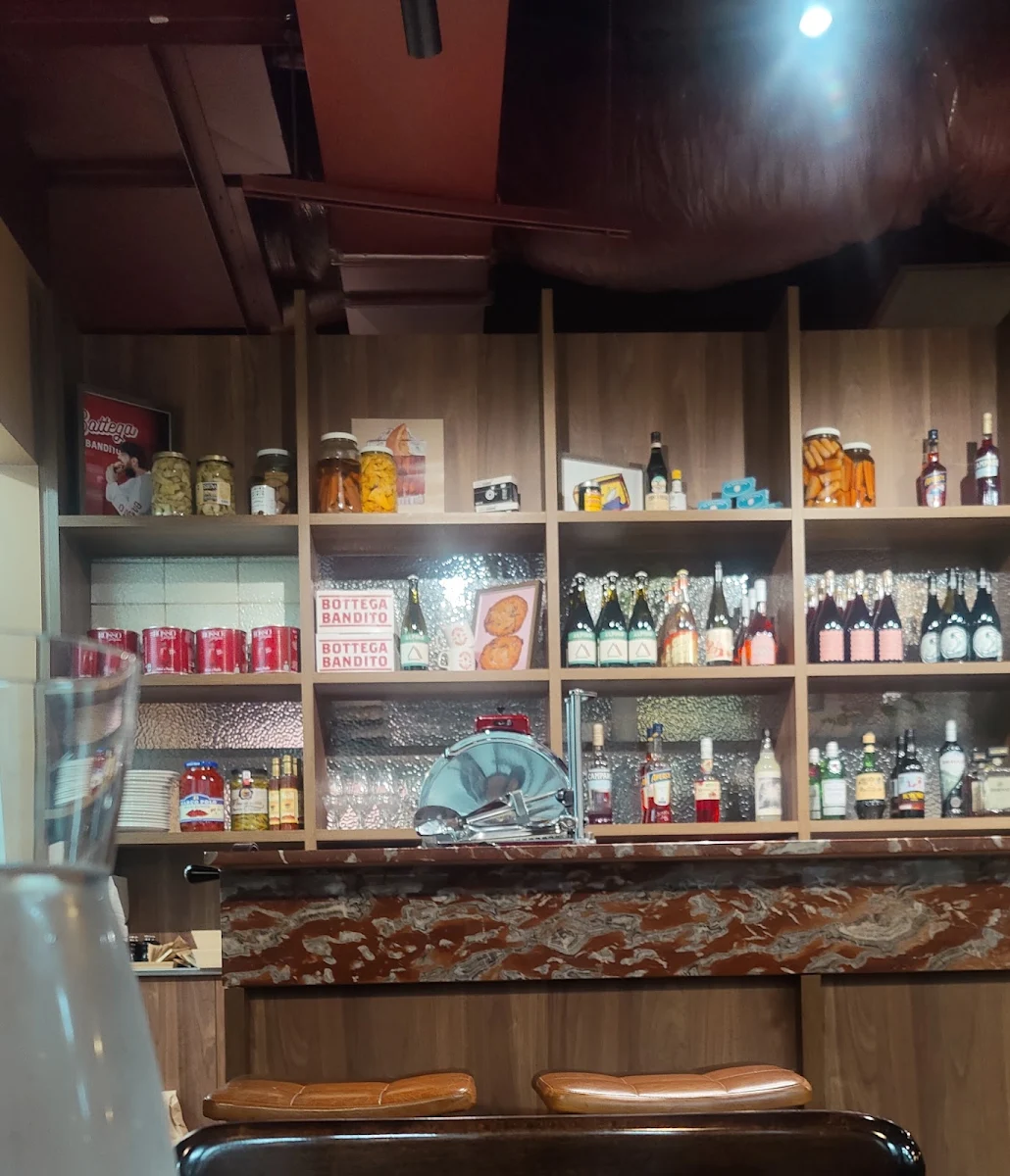 Vibe, Bottega Bandito James Pl