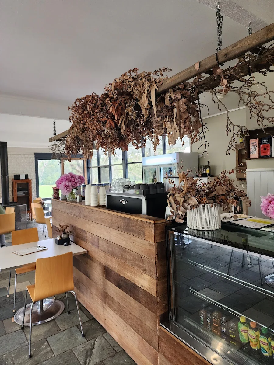 Vibe, Hanging Rock Cafe
