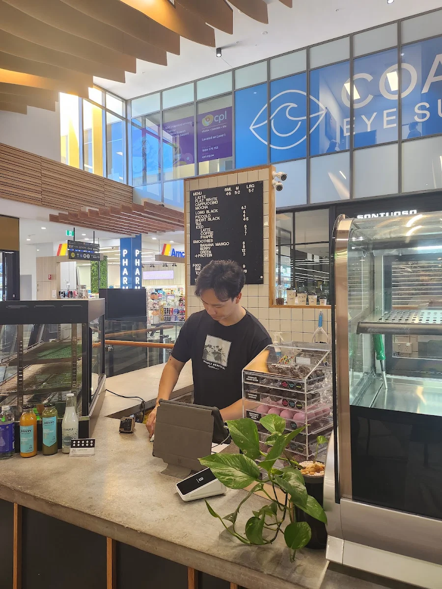 Vibe, Hot Shotz Coffee Bar