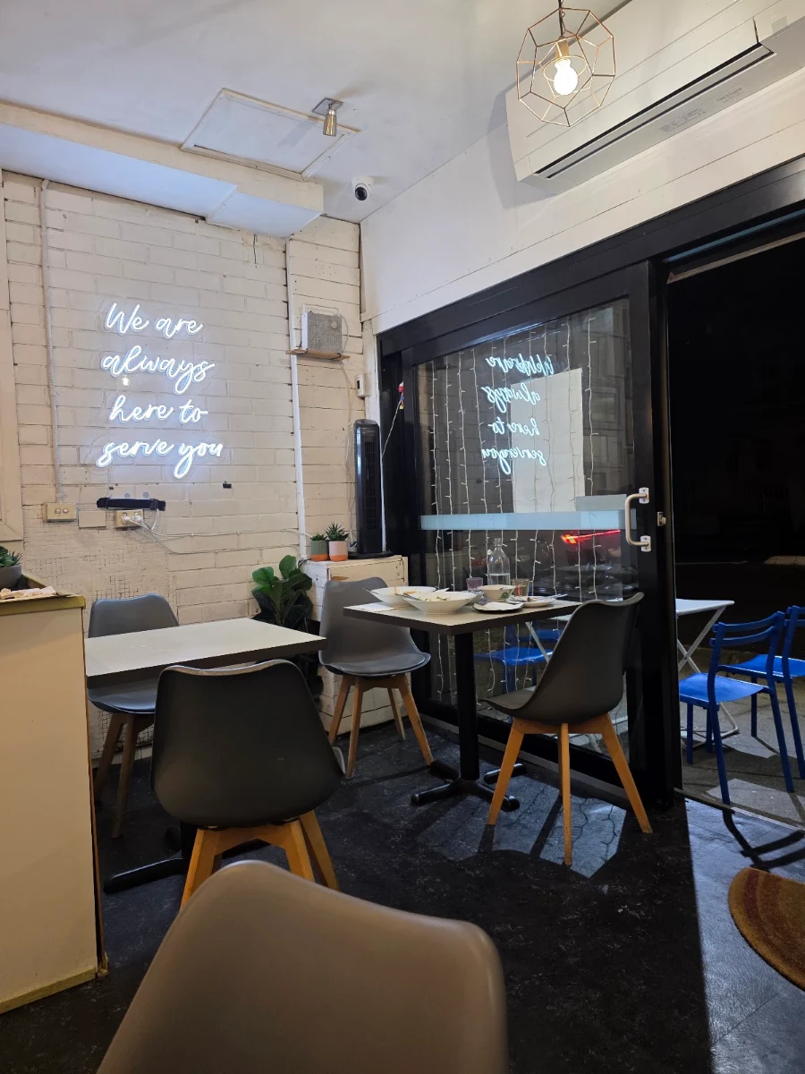 Vibe, Mon Thai Eatery