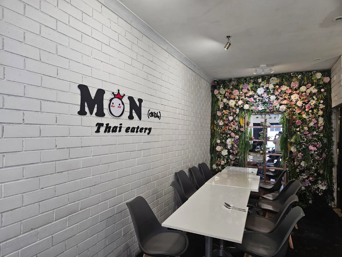 Vibe, Mon Thai Eatery