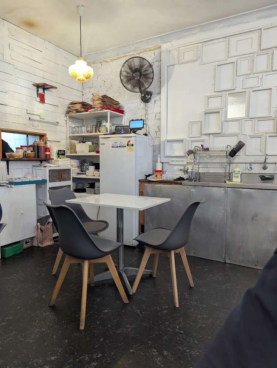 Vibe, Mon Thai Eatery