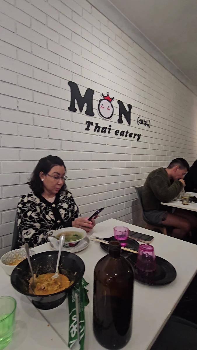 Vibe, Mon Thai Eatery