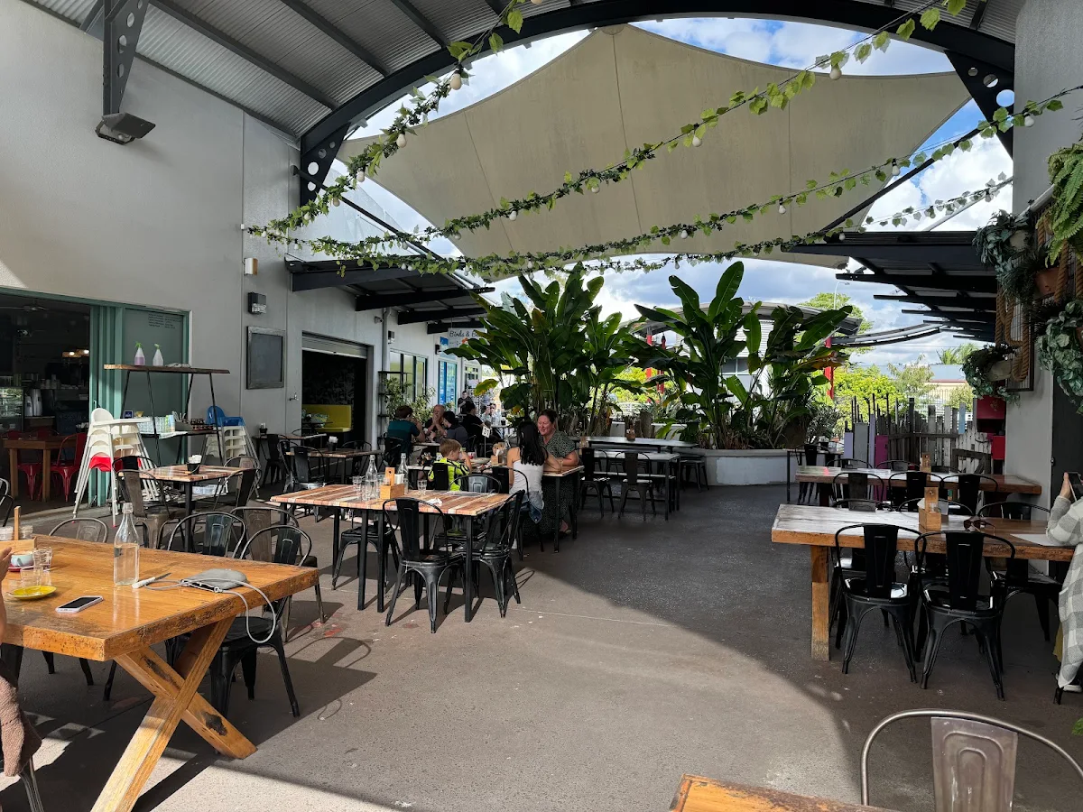Vibe, Birds & Bees Café / Bar
