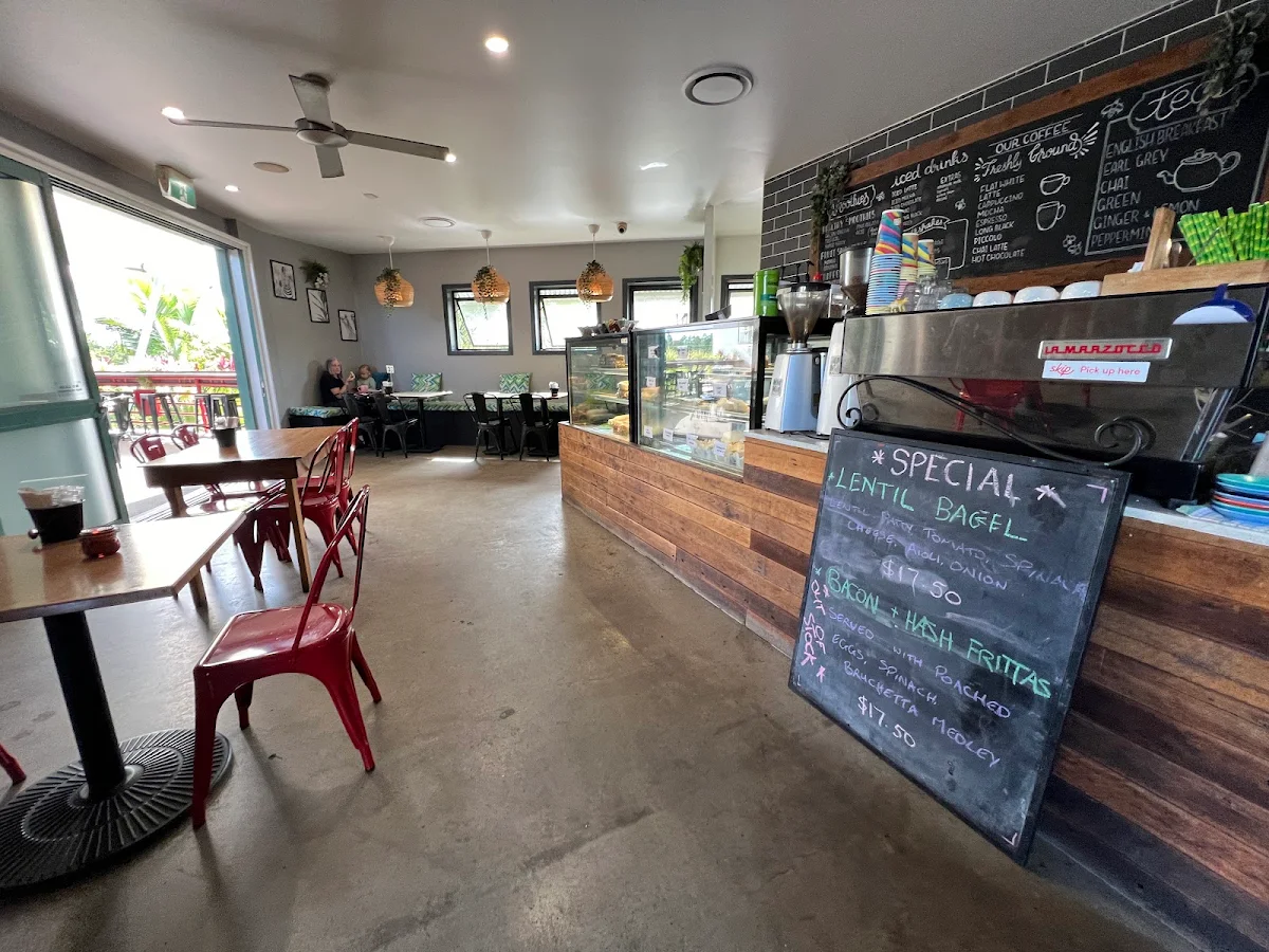Vibe, Birds & Bees Café / Bar