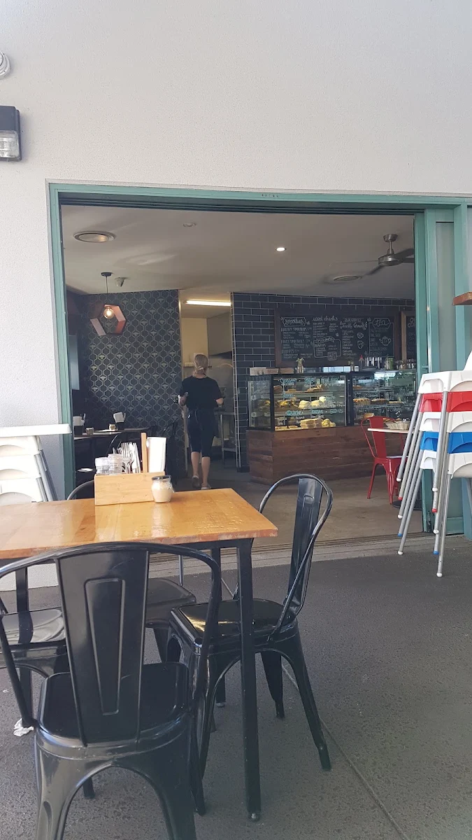 Vibe, Birds & Bees Café / Bar