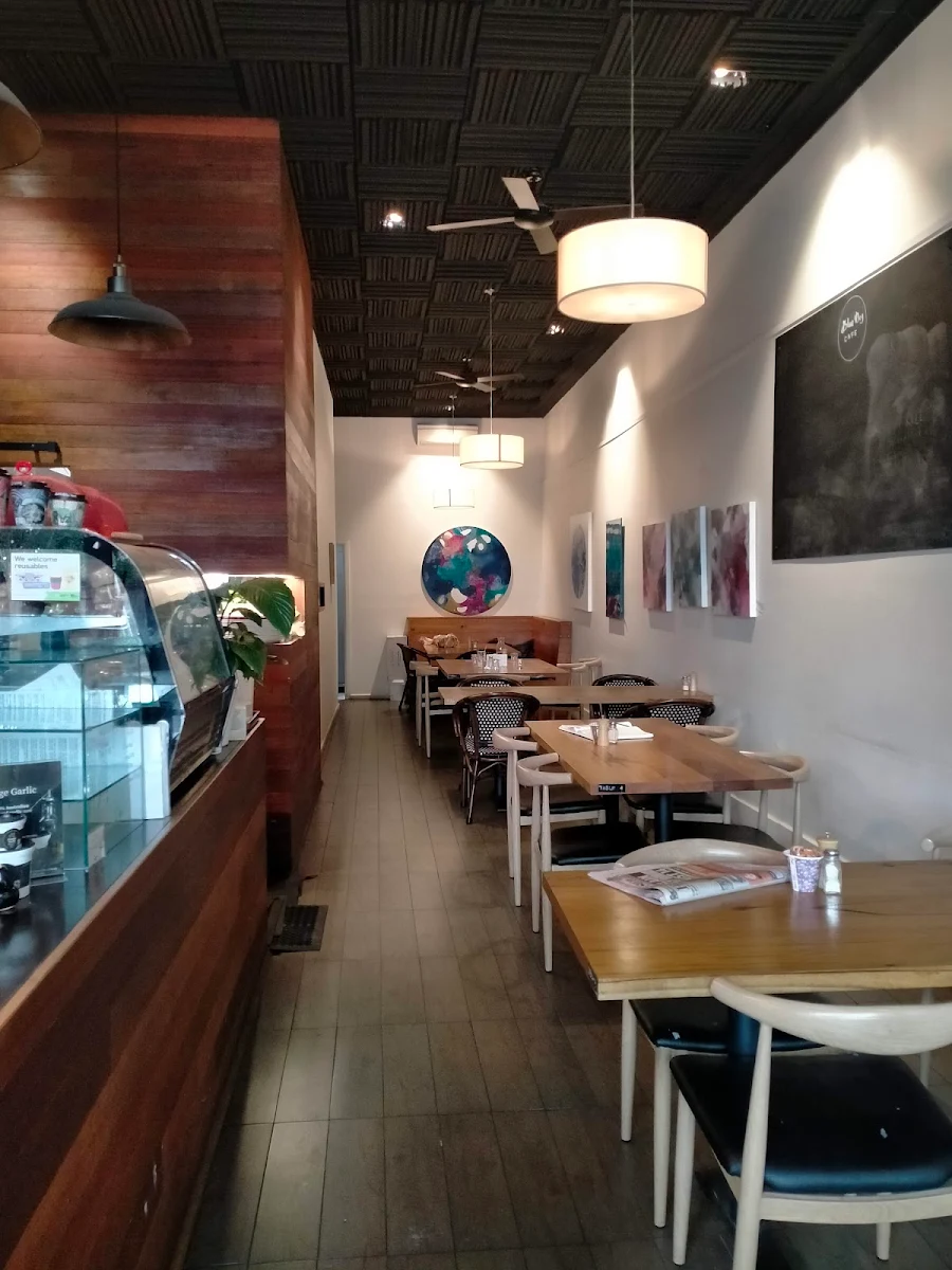 Vibe, Blue Dog Café.