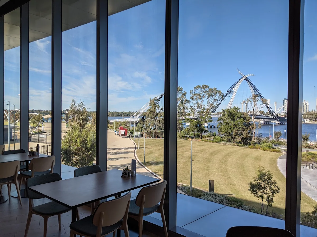 Vibe, City View Café