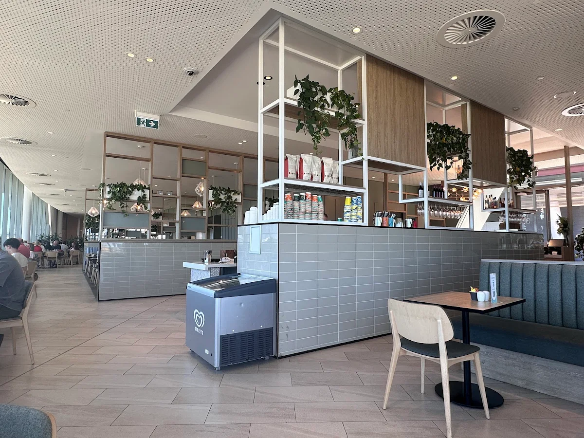Vibe, City View Café