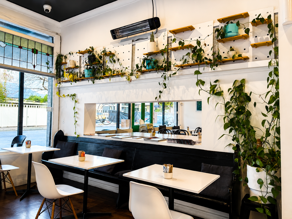 Vibe, Local Luxe Cafe