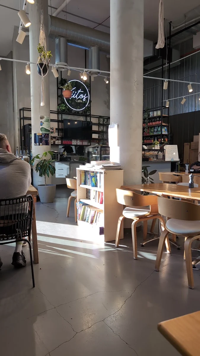 Vibe, Kiitos Cafe
