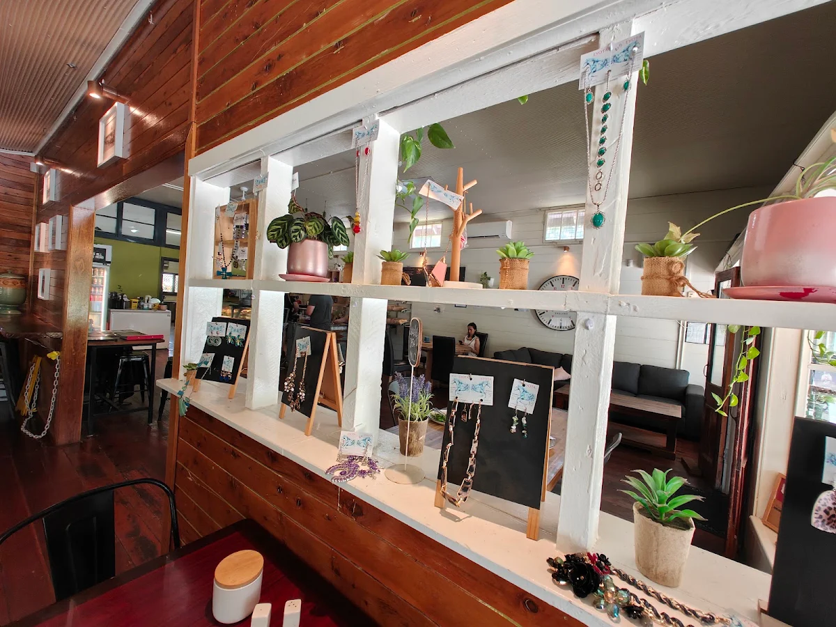 Vibe, Floating Café