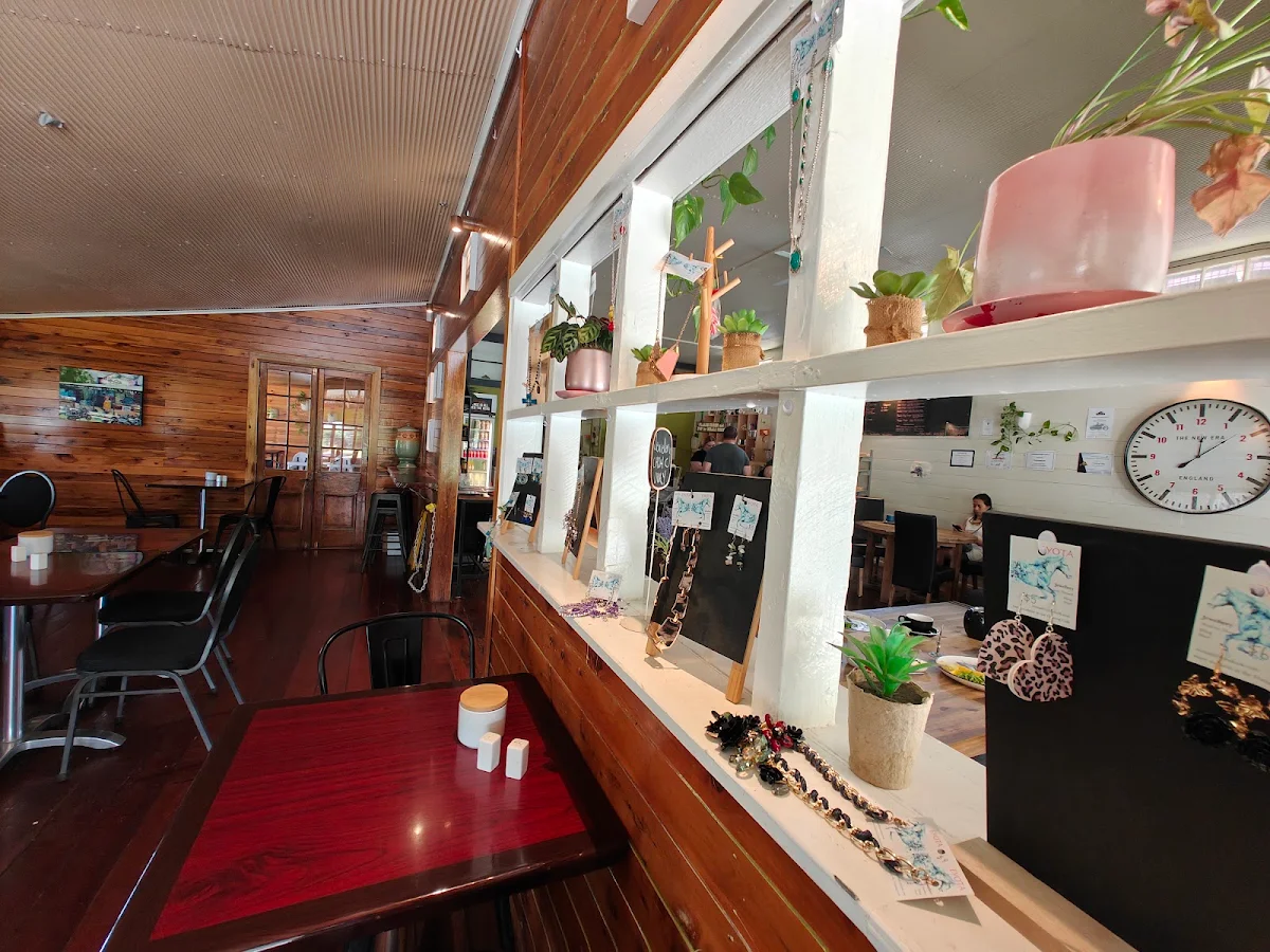 Vibe, Floating Café