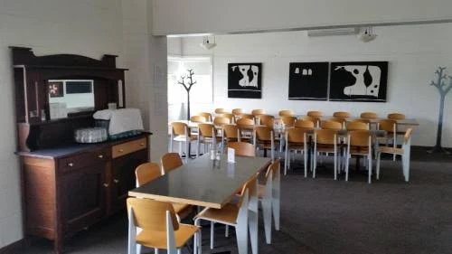 Vibe, Fish Creek Hotel