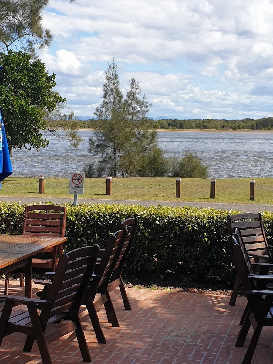 Vibe, Riverside Tavern