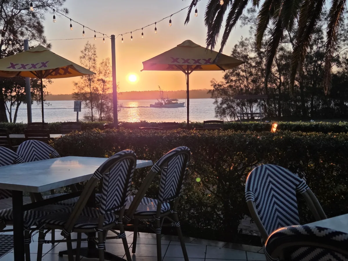 Vibe, Riverside Tavern