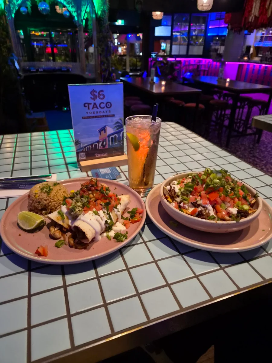 Food & drink, Hey Chica!