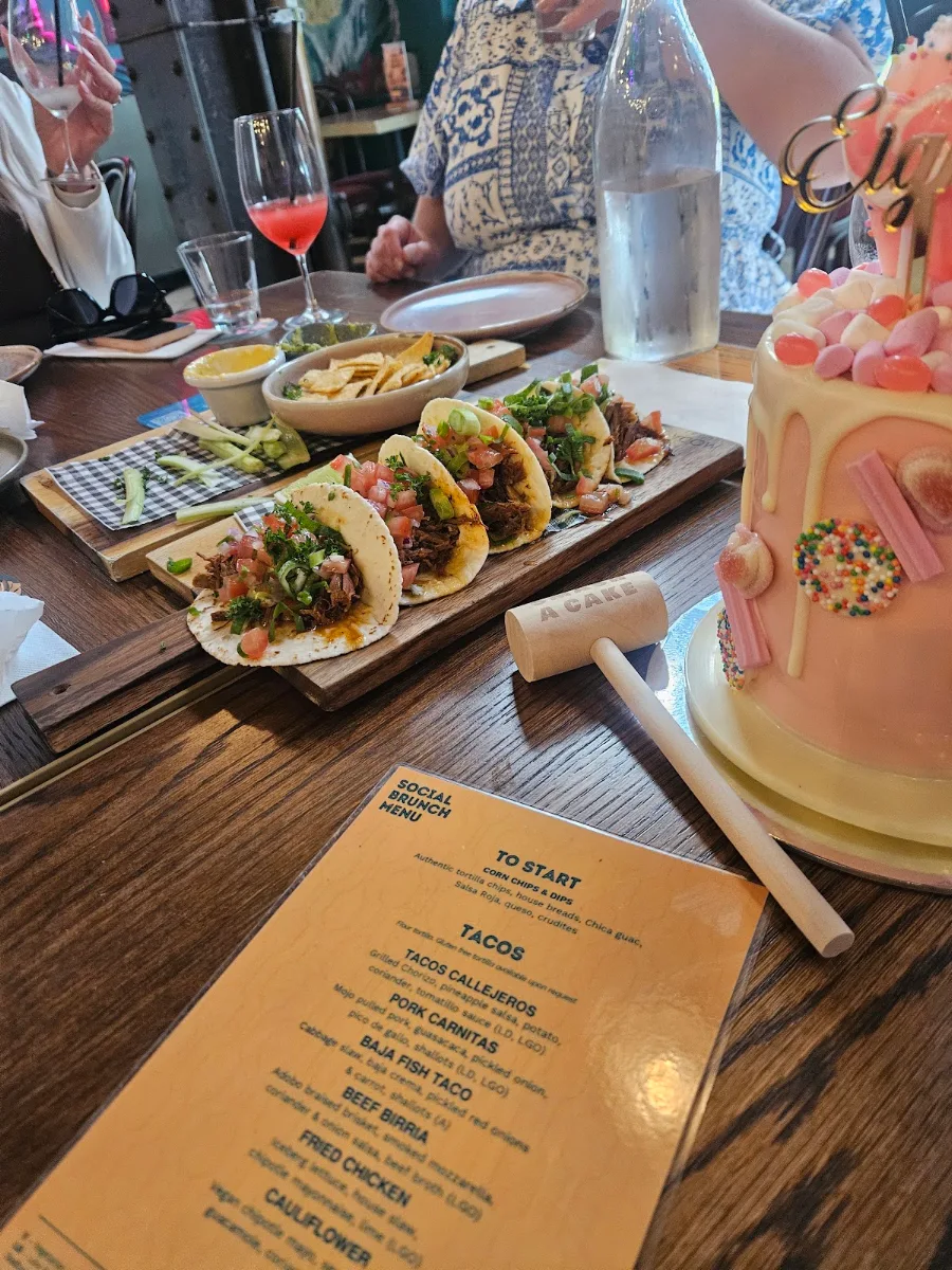 Menu, Hey Chica!