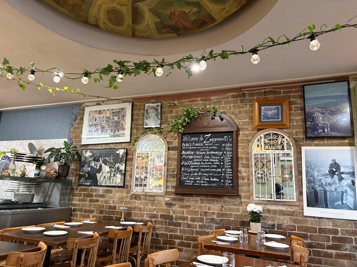 Vibe, Zapparellis Pizza