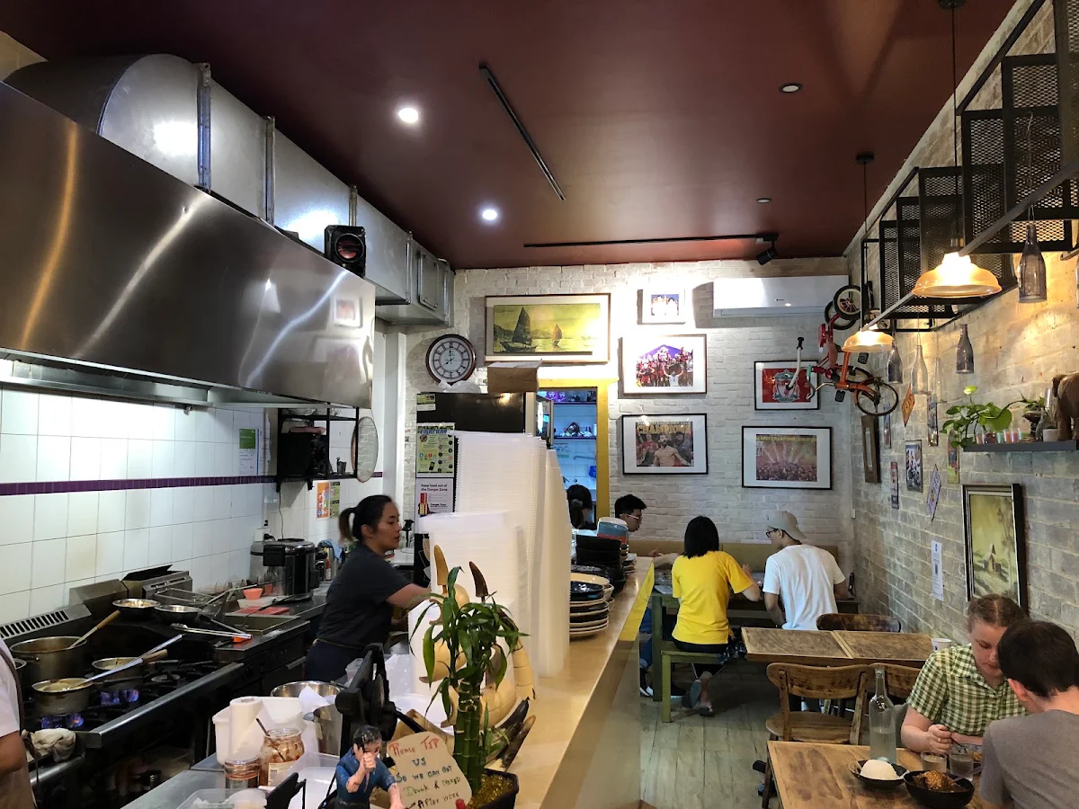 Vibe, Ivory Thai Crows Nest