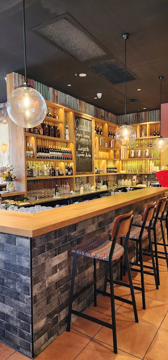 Vibe, Luminous Restaurant & Bar