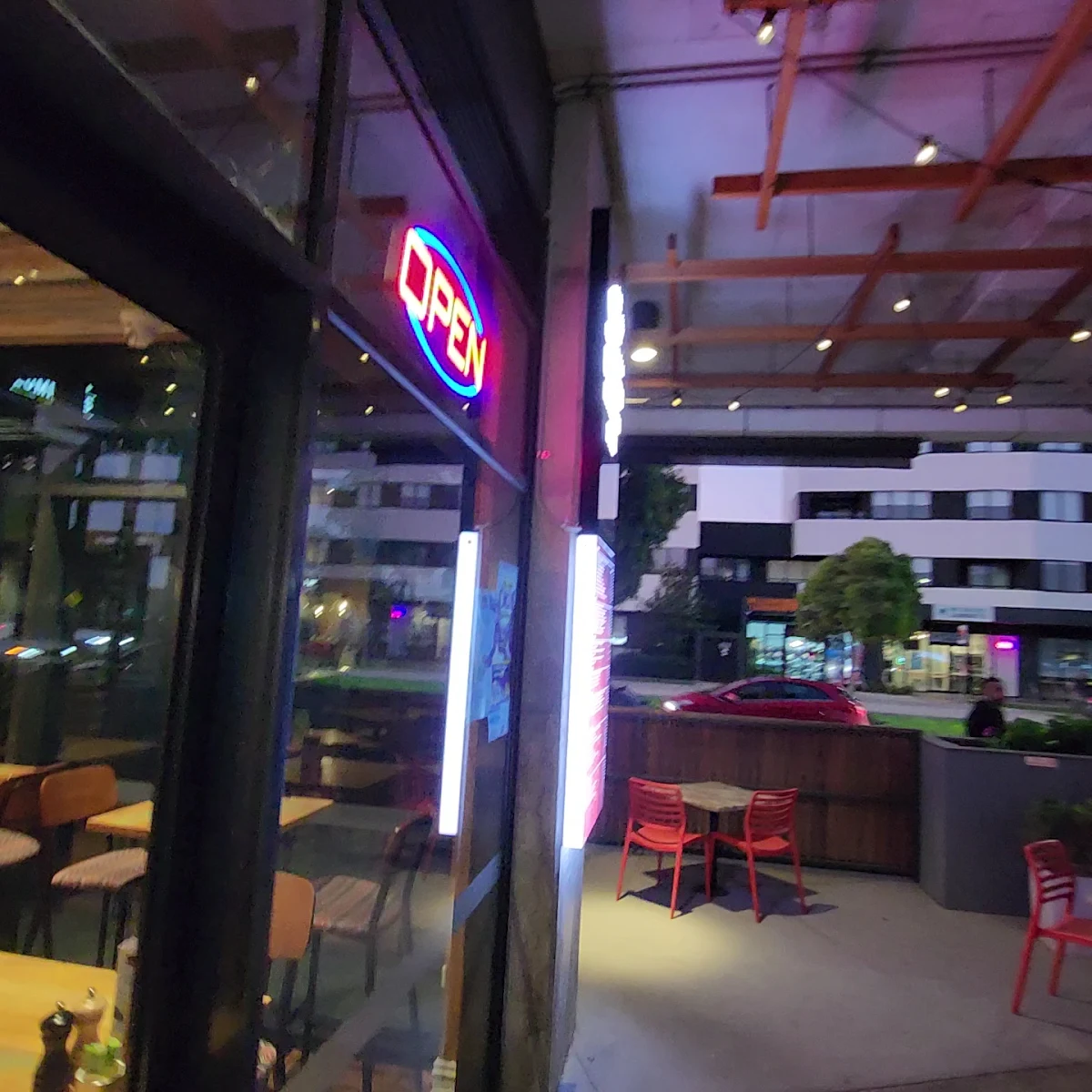 Vibe, Luminous Restaurant & Bar