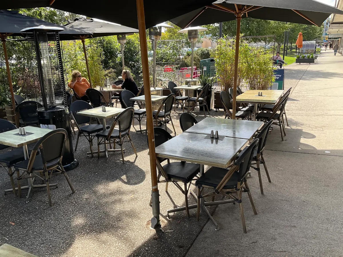 Vibe, Montania Cafe - Bar - Restaurant