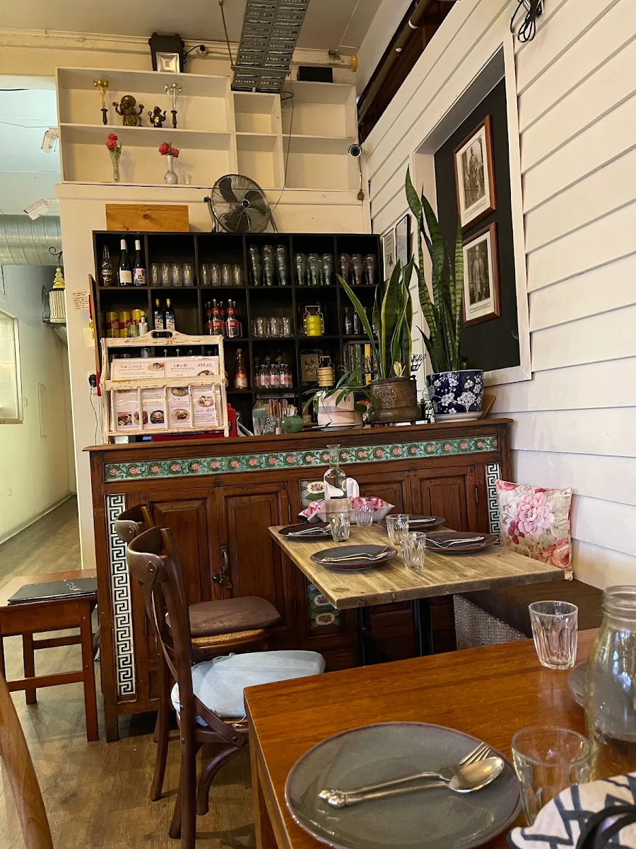 Vibe, Jinda Thai Restaurant