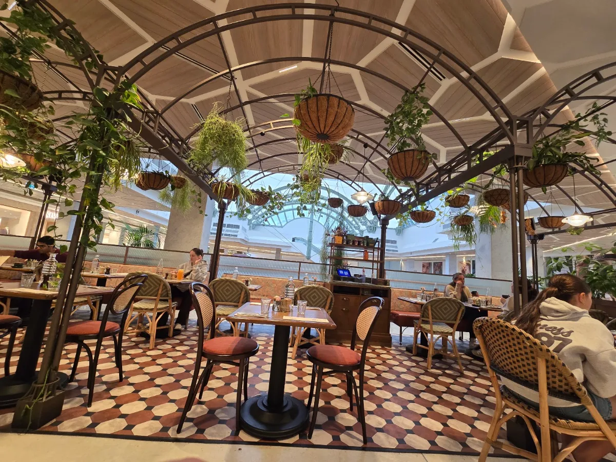Vibe, Flower Child Cafe Castle Towers