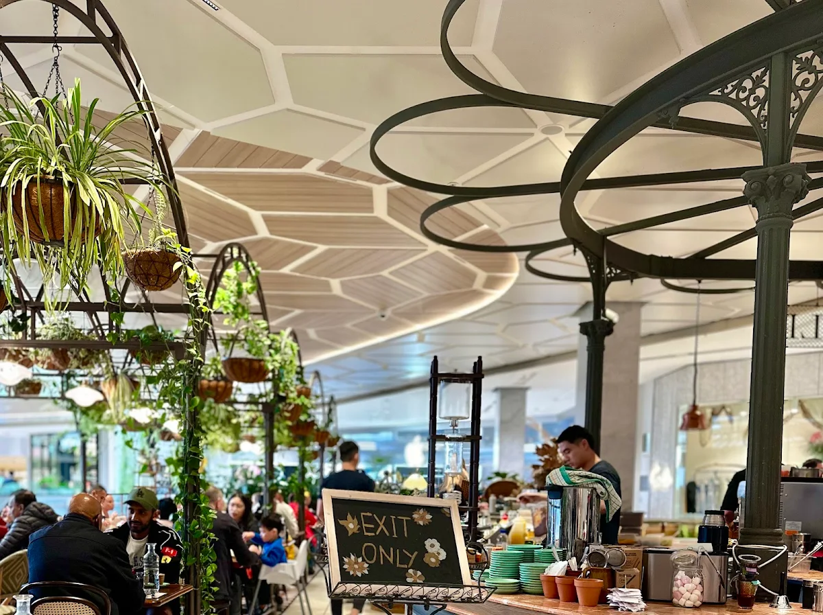 Vibe, Flower Child Cafe Castle Towers