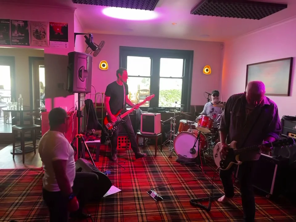 Vibe, Social Club Balnarring