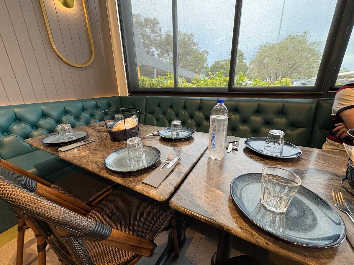 Vibe, Lazeez Lebanese Cuisine