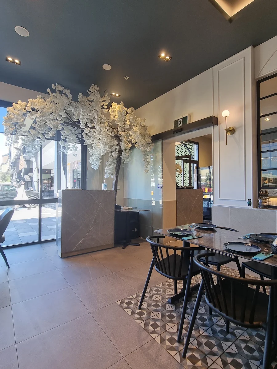 Vibe, Lazeez Lebanese Cuisine